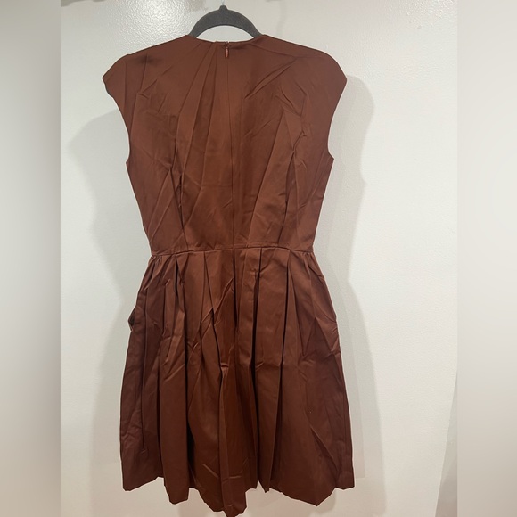 Beautiful dress - Picture 4 of 6